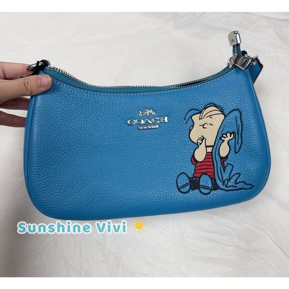 NWT Coach CBM31 X Peanuts Teri Shoulder Bag Linus Pebble Leather Parrot Blue - Picture 2 of 5
